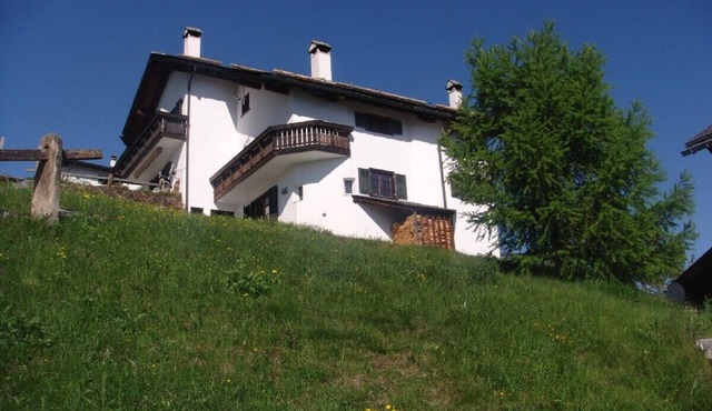 Quiet, mountain view, oven, fireplace, whirlpool & sauna, 15 min to ski regions