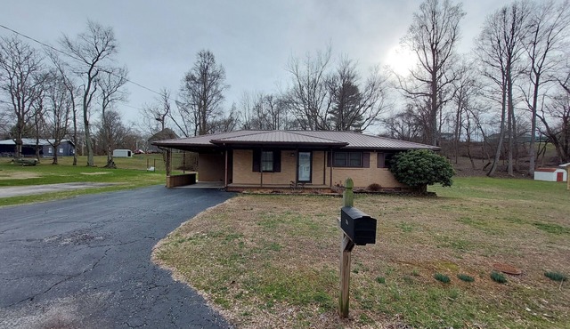 Quiet neighbor just 2 minutes from downtown Sparta TN