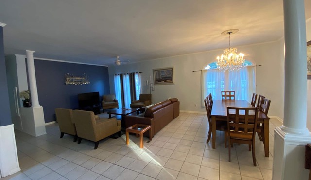 Quiet neighborhood/pets friendly? fenced in/close to beach