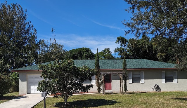 Quiet neighborhood, short drive to the best of Treasure Coast!
