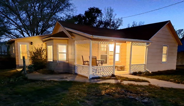 Quiet Neighborhood, 40 min to Smith Falls State Park (Dog Friendly!)