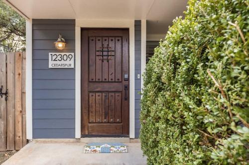 Quiet Neighborhood - Domain & Q2 Nearby - Sleeps 6
