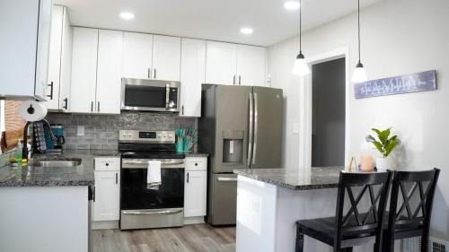 Quiet Neighborhood Home for Multi-Gen Groups