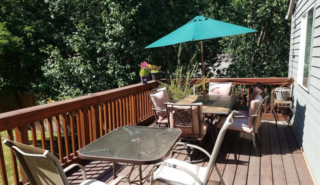 Quiet neighborhood in central Seattle Location