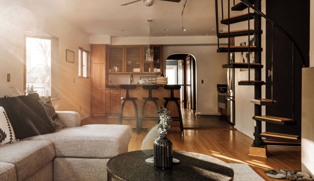Quiet Neighborhood-Skylights-Spiral Stairs!