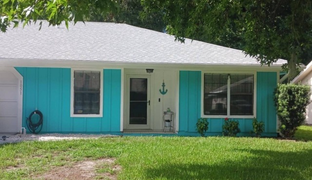 Quiet Neighborhood 10 minutes from the beach and minutes from great eats