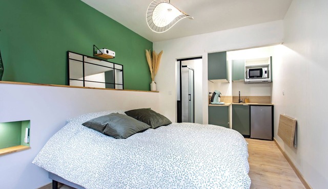 Quiet nest in the city center - Near subway & train station