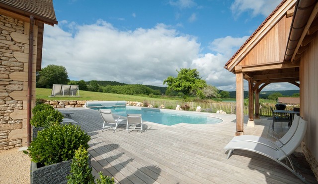 Quiet new house with character, private heated pool