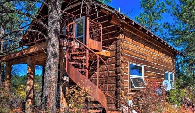 Quiet off-grid log cabin on 20 acres in the pristine Black Hills National Forest