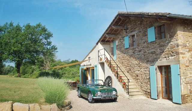 Quiet old-stone gite with pool/Gîte paisible en vieilles pierres avec piscine