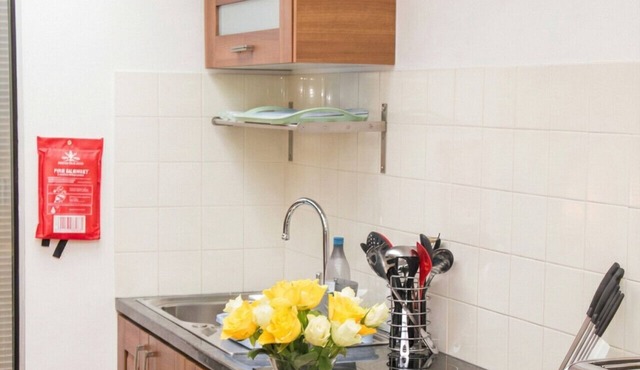 Quiet One-Bedroom Apartment with Parking