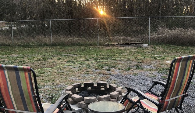 Quiet, outdoor country camping experience, nPet friendly with no extra fee!