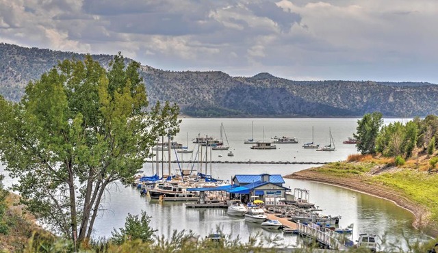 Quiet Pagosa Springs Cabin Lake and Mountain Views!