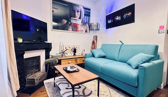 Quiet Parisian Retreat in Montmartre Bright 1BR