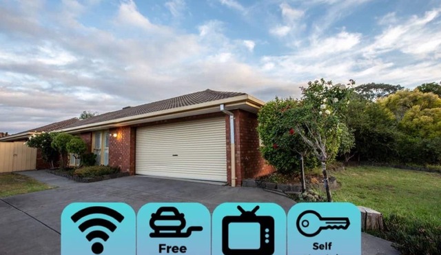 Quiet & Peaceful 3bed2bath HOME @Keilor Downs