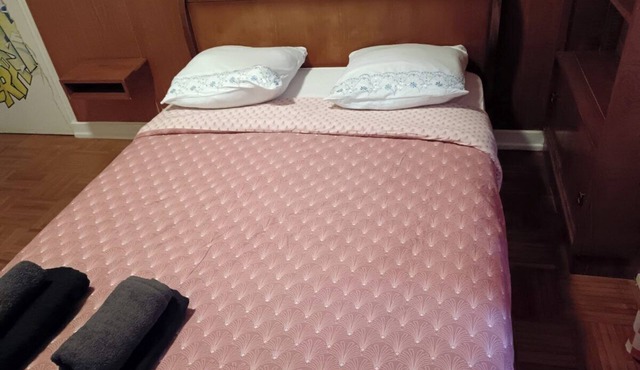 Quiet, peaceful neighbourhood, close to all amenities