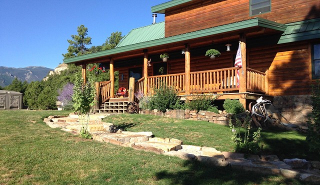Quiet, peaceful log home on 40 acres with nature right out the door.