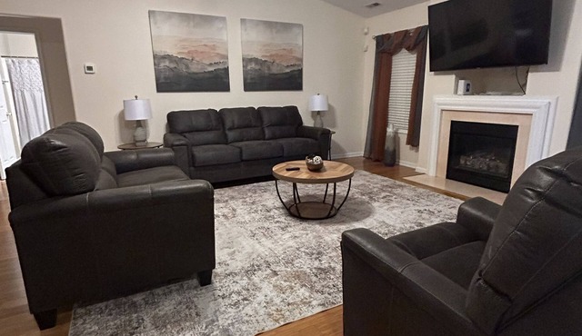 Quiet & peaceful retreat, close to popular Charlotte attractions.