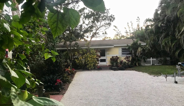 Quiet & Pet Friendly ISLAND Hideaway!
