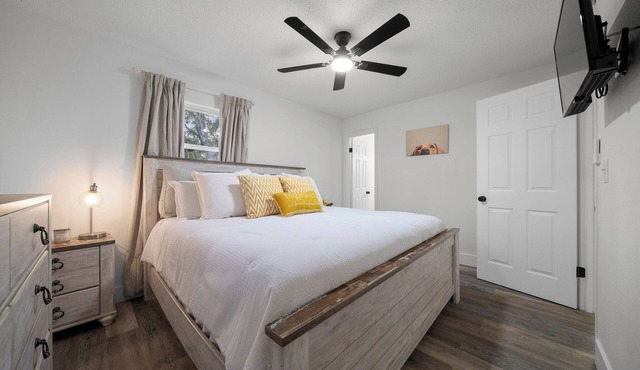Quiet Pet-Friendly Home Sleeps 7 Minutes to WEC Ocala