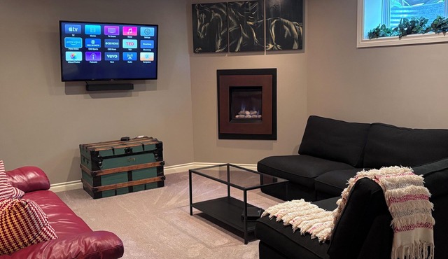 Quiet, Pet-Friendly Retreat 🐾 Great Location Near Airport✈️ & Nature ⛰️