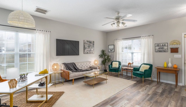 Quiet, Pet Friendly Townhome - 2 Kings/1 Queen, Fire Pit, close to downtown