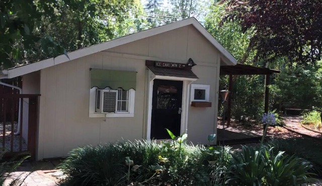 Quiet Petite Garden Retreat