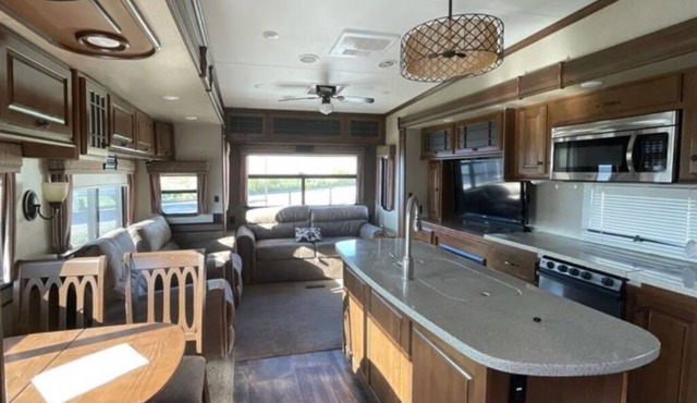 Quiet Pine Forest RV Retreat w/Storage Container – Bring your boat!