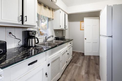 Quiet Pittsburgh 3BR | Parking, AC + Pets