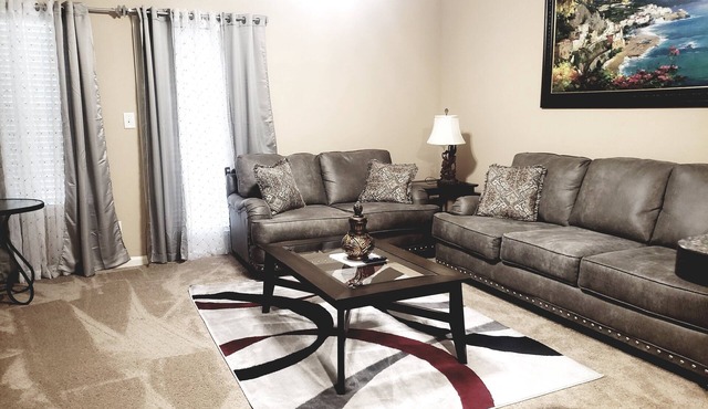 Quiet place pet friendly with pool🏊‍♂️ and gym🏋‍♂️