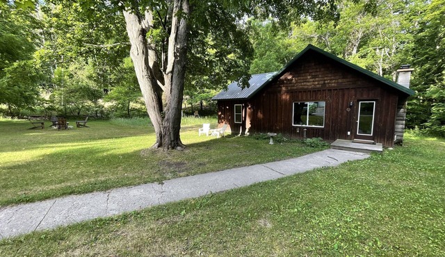 Quiet place to land near Lake Michigan, Crystal Lake, Trails, Fishing, and more!