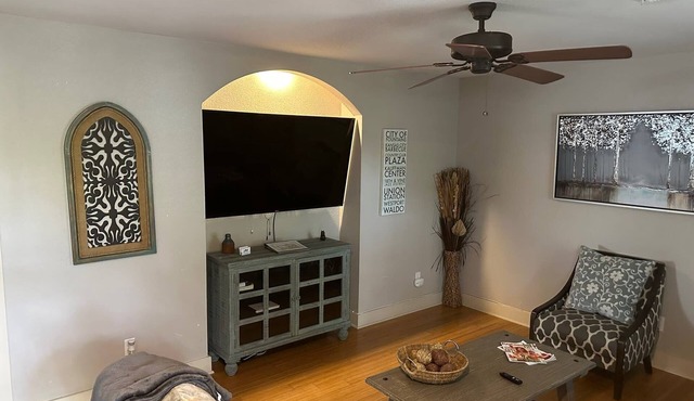 Quiet Plaza 2 Bed 2 Bath Unbeatable Location