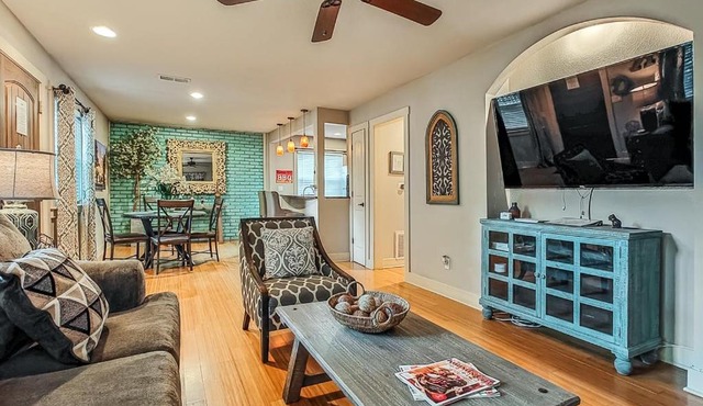 Quiet Plaza Two bedroom 2 Bathroom