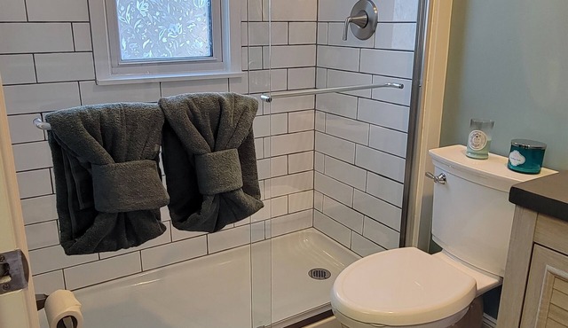 Quiet Plymouth 1 BR ideal for corporate stays