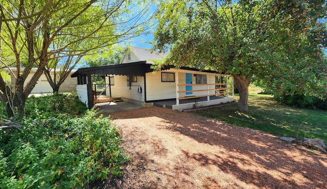 Quiet Private Cottage near ZION - Pet-Friendly ~ Tesla/EV Charger