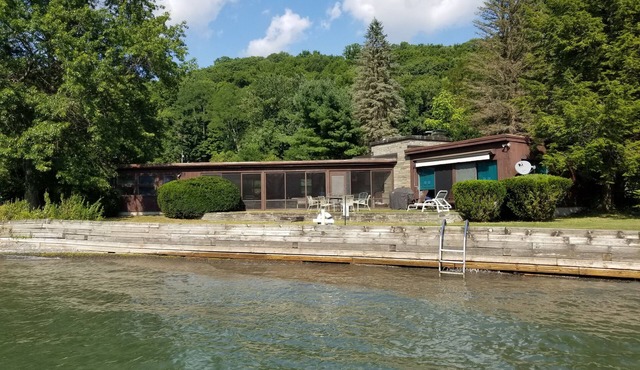 Quiet, Private Lakefront Cottage - Skaneateles Lake