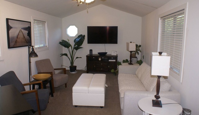 QUIET Private Midtown blocks UNMC Traveling Nurses minutes to ZOO