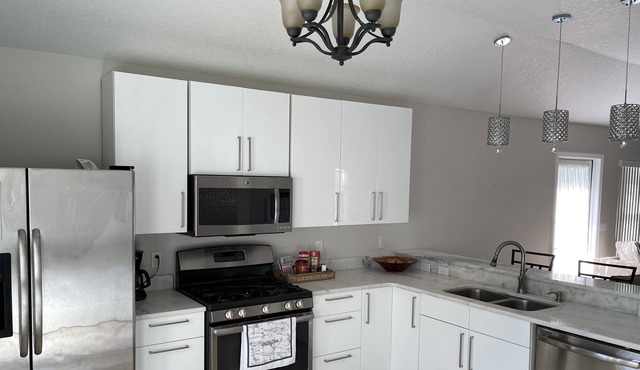 Quiet PRIVATE & Modern Beautiful (near Orlando, Bchs, +) LRG. 2br,2b Spacious