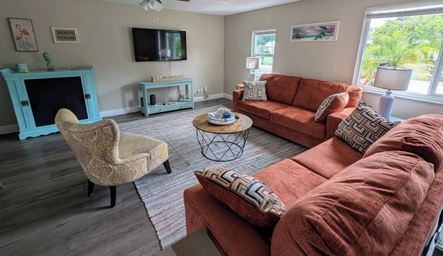 Quiet, private, pool, bbq 3br/2ba Tampa Bay Tranquility