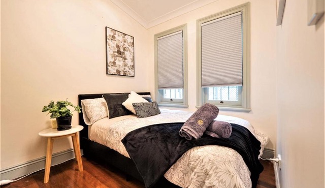 Quiet Private Room In Strathfield 3min to Train Station G2 - ROOM ONLY