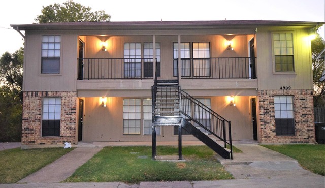 Quiet Private Suite in a Fourplex