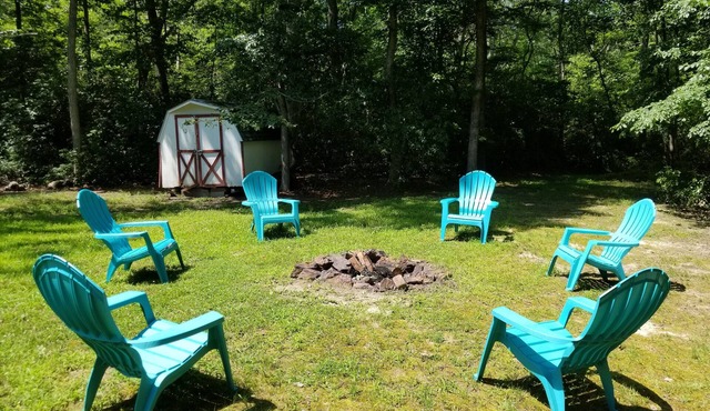 Quiet & Private with Fire Pit Out Back!