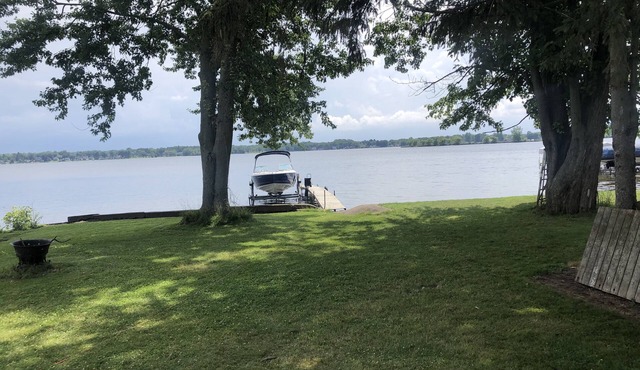 Quiet property on lake Oneida