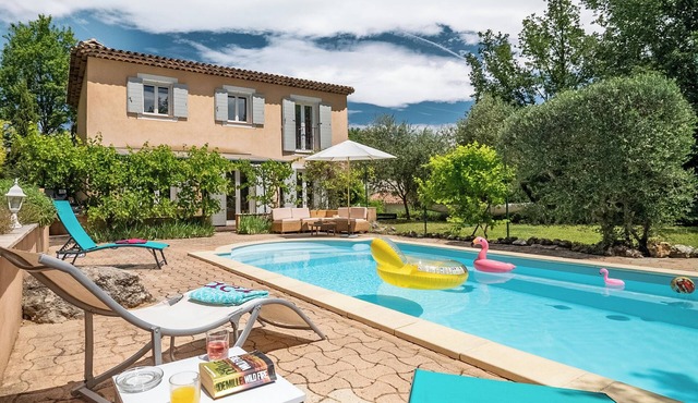 QUIET PROVENCAL VILLA WITH PRIVATE POOL