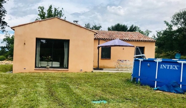 Quiet Provencal hillside villa, 10 minutes from Aix center, with no neighbors