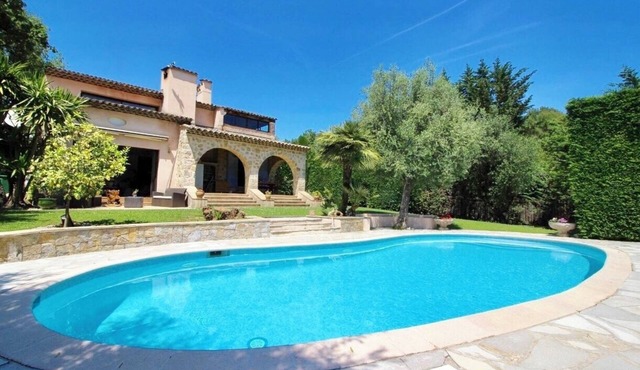 Quiet Provencal villa with heated pool - 6 bdrms