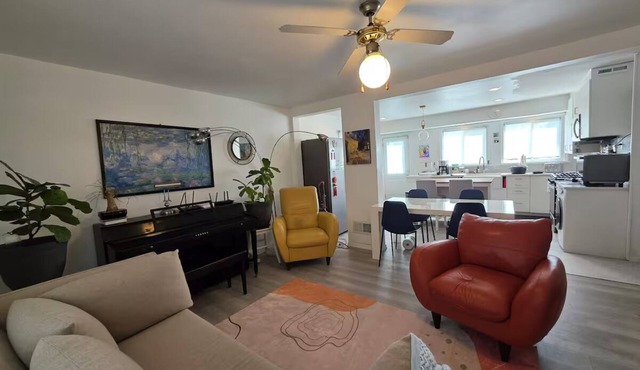 Quiet & Quaint 2 Bedroom 1 Bath with Yard