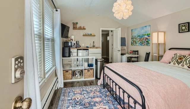 Quiet, quant carriage house! Dog Friendly