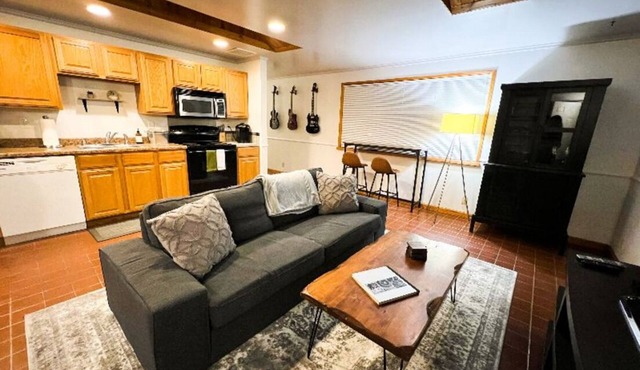 Quiet Rambler Near Hospitals - Private MIL