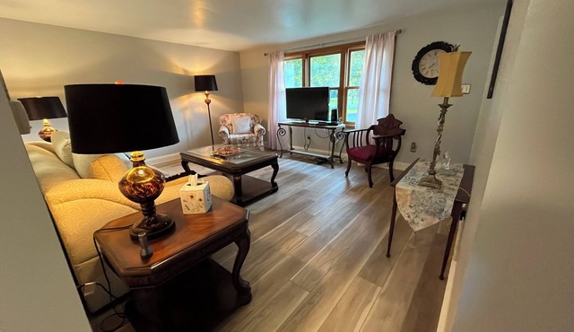 Quiet Ranch Home in Amherst, NY midway to Niagara Falls and Buffalo